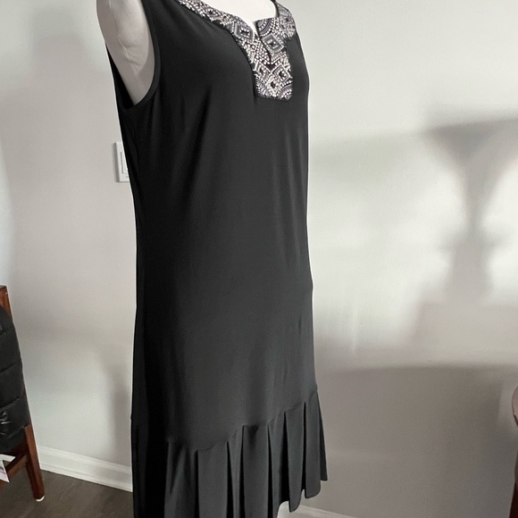 NWT- White House black Market WHBM v black beaded dress in a medium-Gift - Picture 4 of 7
